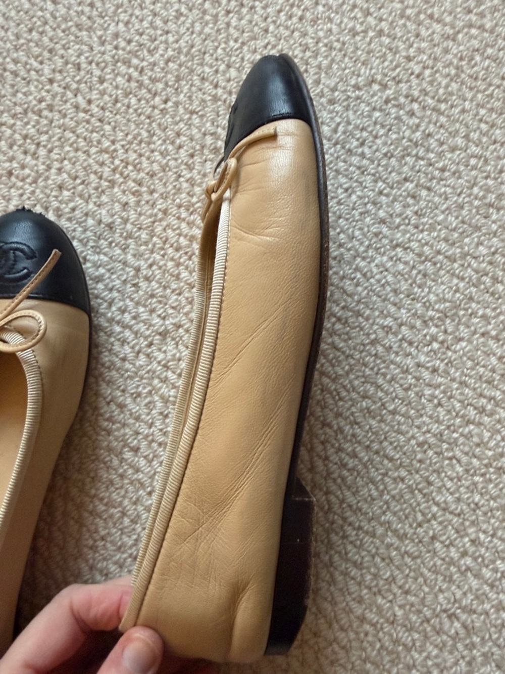 CHANEL Beige and Black Leather Cap-Toe Ballet Flats - Picture 4 of 8